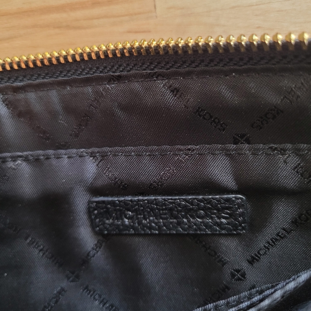 Michael Kors Black Pebbled Leather Clutch With Wrist Stap Or Wristlet - Picture 6 of 9